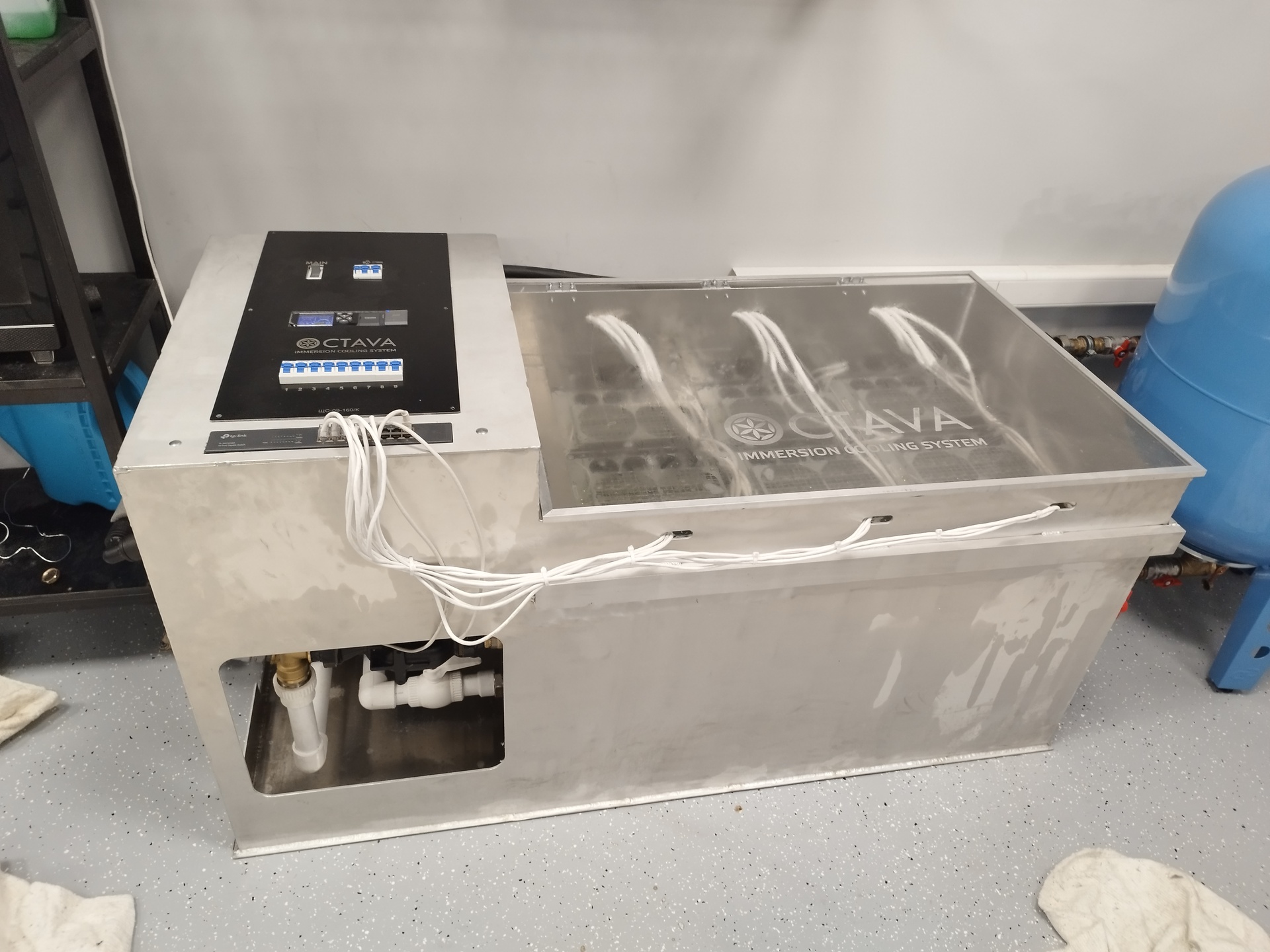 OCTAVA C9 Установка иммерсионного охлаждения (Octava Coolant - 400л, Прозрачная с подсветкой С9, До 36 кВт, Термореле)