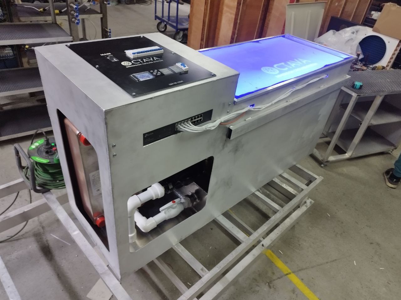 OCTAVA C6 Установка иммерсионного охлаждения (Octava Coolant - 240л, Глухая, До 48кВт Криптокотел, Контроллер)